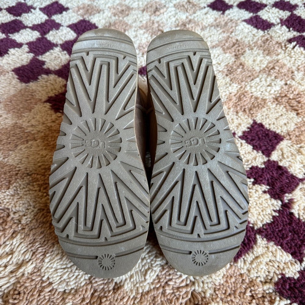 Ugg Mini Bailey Button Boot in Chestnut, size 9 - image 6